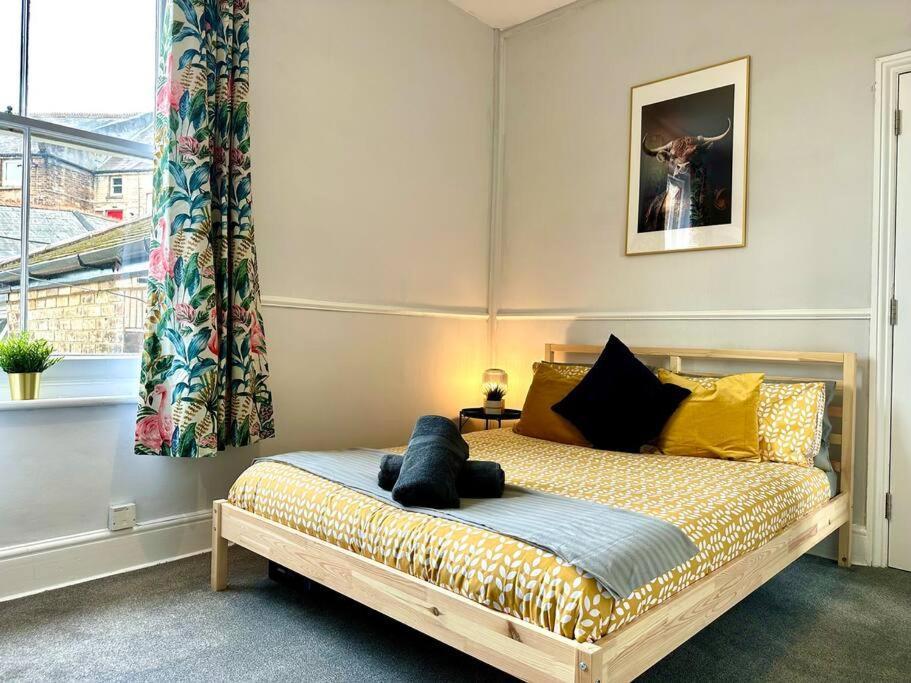 Massive 4 Bedroom Duplex Apartment - Sleeps Up To 10 People - Free Parking - 5 Minutes To The Best Beach! - Great Location - Fast Wifi - Smart Tv - Newly Decorated - Sleeps Up To 10! Close To Bournemouth & Poole Town Centre & Sandbanks Екстериор снимка