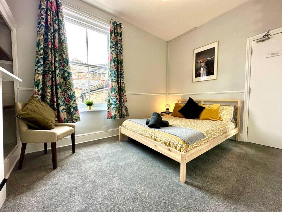 Massive 4 Bedroom Duplex Apartment - Sleeps Up To 10 People - Free Parking - 5 Minutes To The Best Beach! - Great Location - Fast Wifi - Smart Tv - Newly Decorated - Sleeps Up To 10! Close To Bournemouth & Poole Town Centre & Sandbanks Екстериор снимка